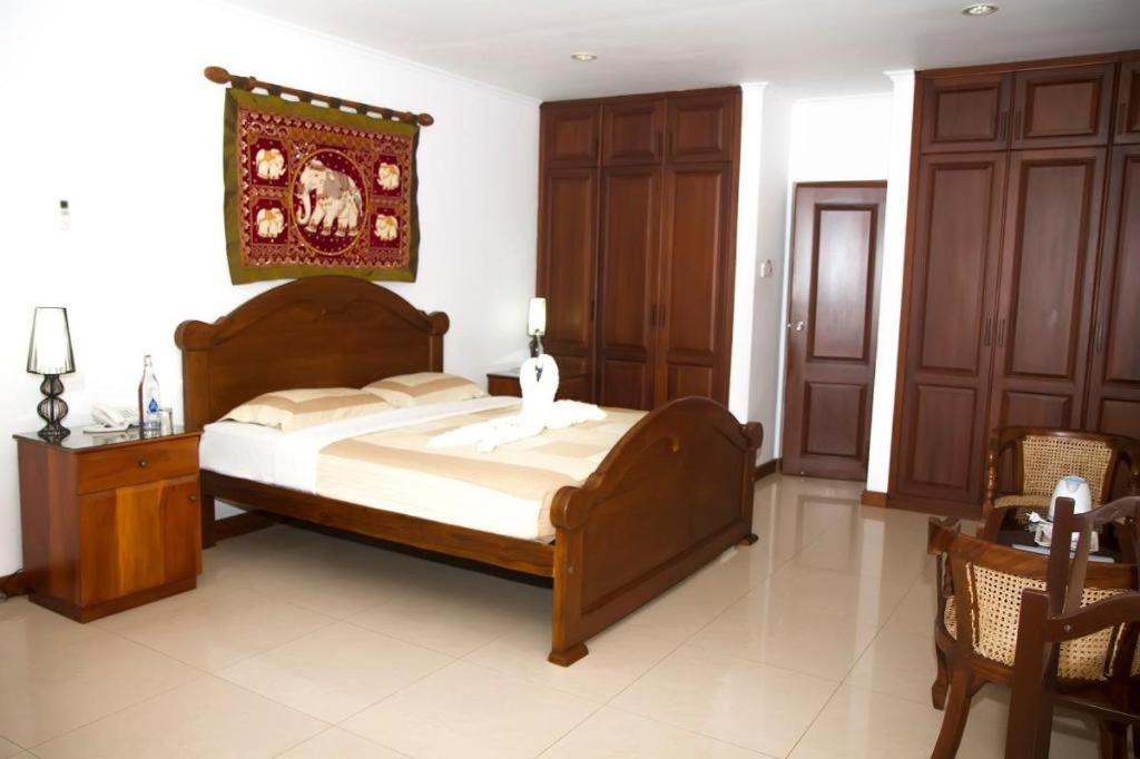 Hotel Villa Viana Marawila Esterno foto