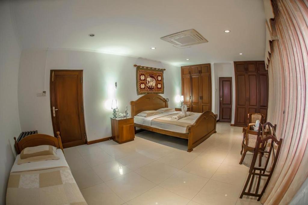 Hotel Villa Viana Marawila Esterno foto