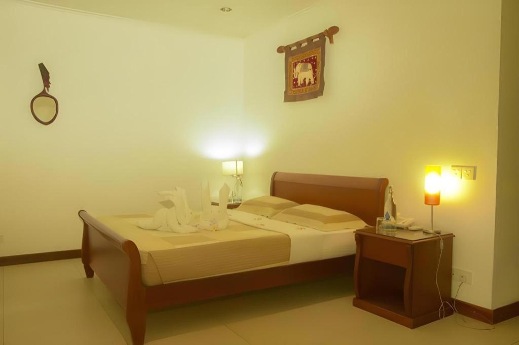 Hotel Villa Viana Marawila Esterno foto