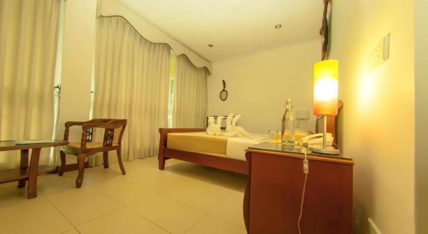 Hotel Villa Viana Marawila Esterno foto