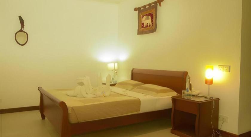 Hotel Villa Viana Marawila Esterno foto
