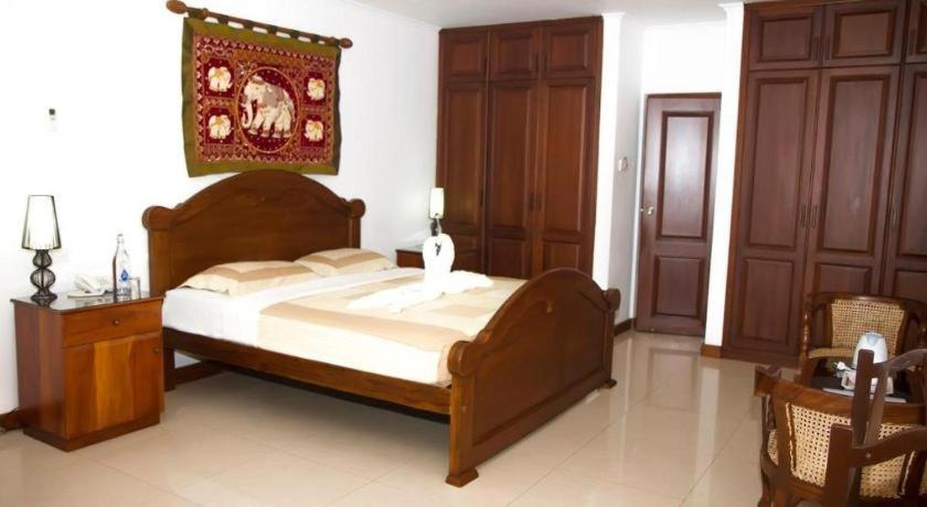 Hotel Villa Viana Marawila Esterno foto
